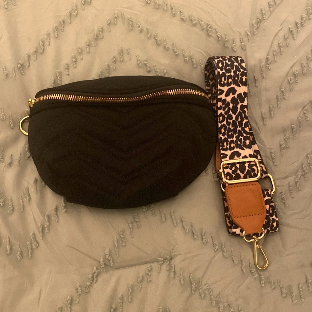Crossbody bag with interchangeable strap